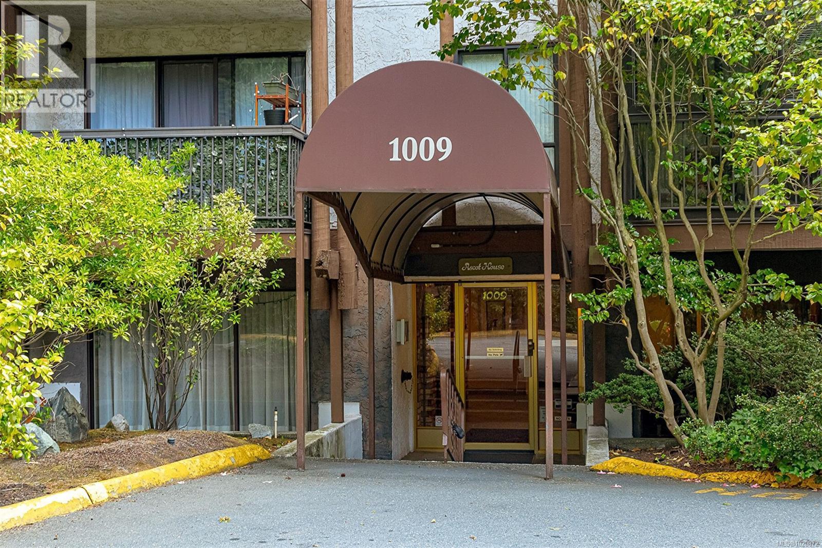 310 1009 McKenzie Ave, Saanich