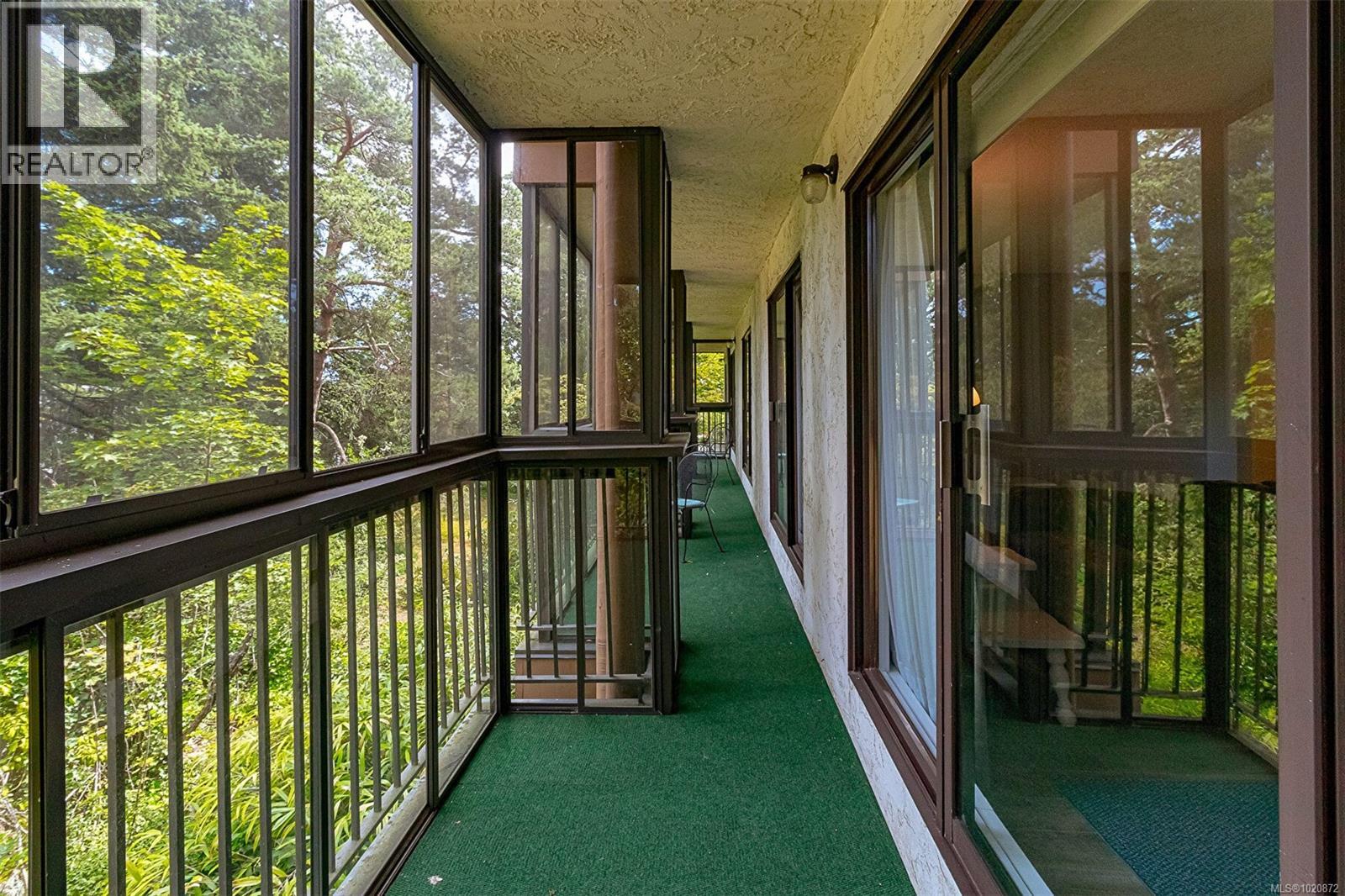 310 1009 McKenzie Ave, Saanich