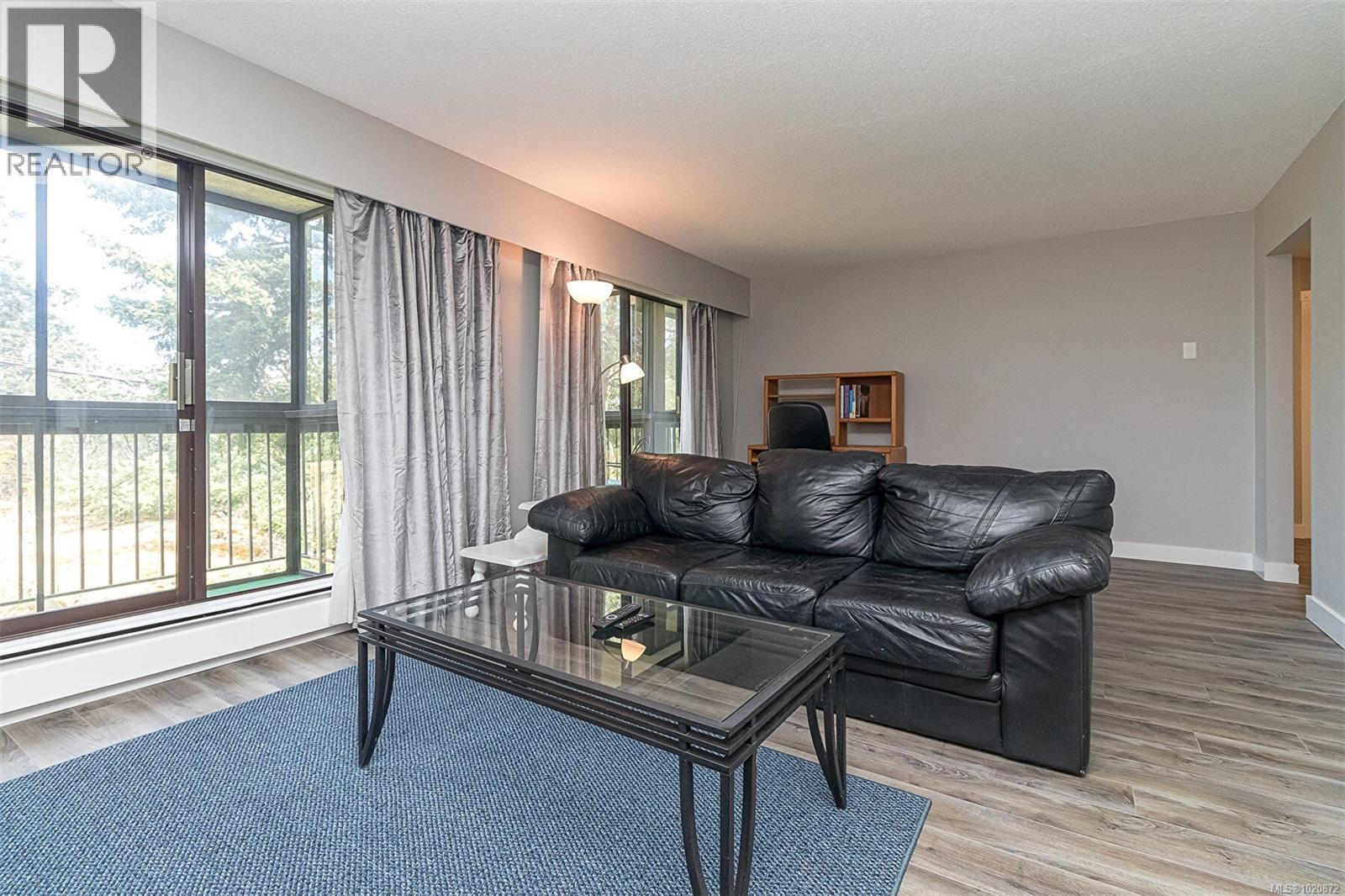 310 1009 McKenzie Ave, Saanich