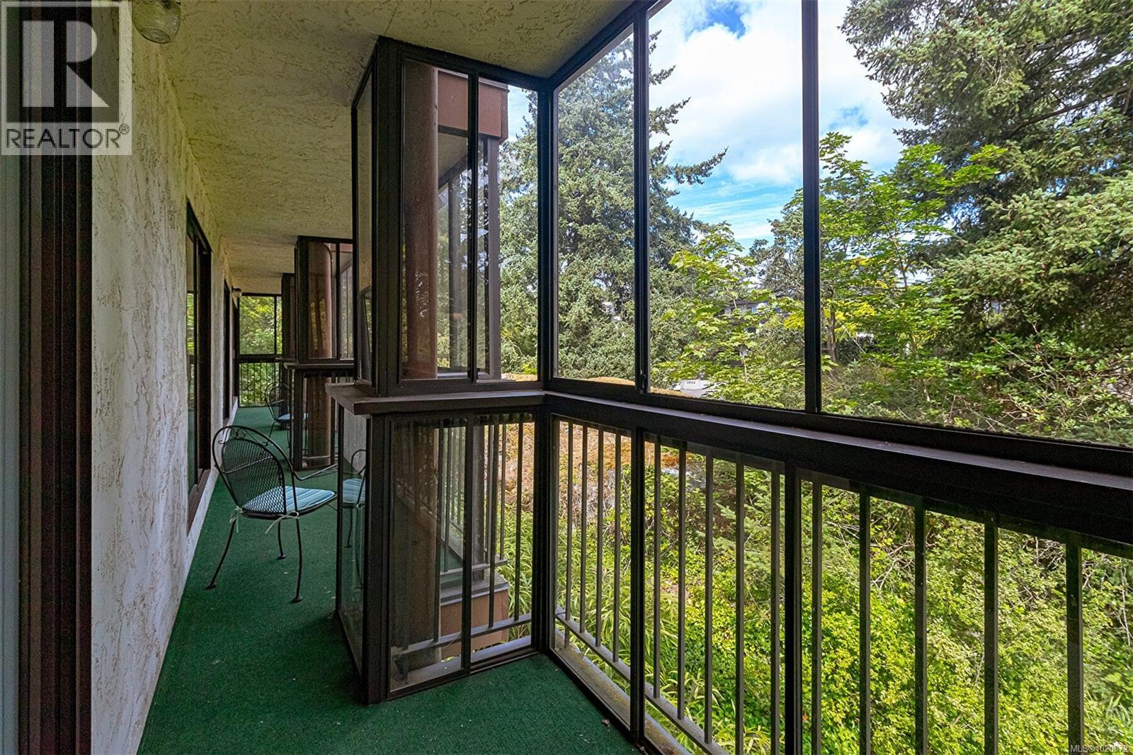 310 1009 McKenzie Ave, Saanich