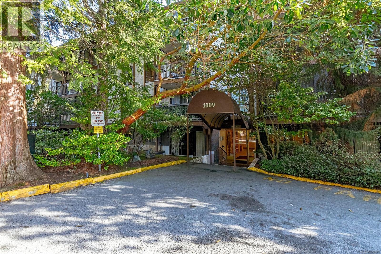 310 1009 McKenzie Ave, Saanich