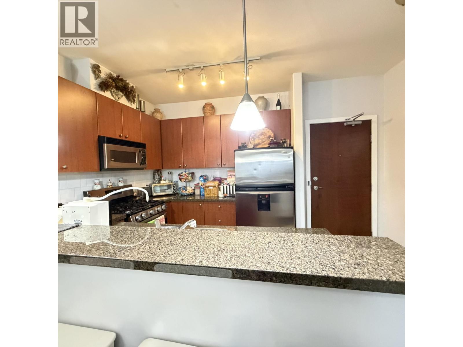 307 14 E ROYAL AVENUE, New Westminster