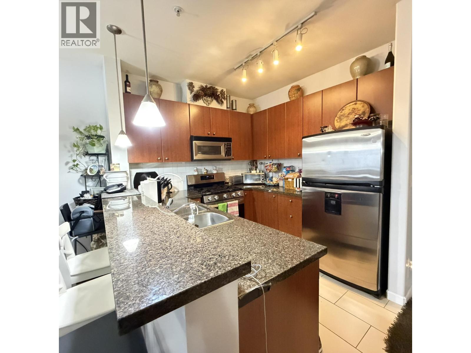 307 14 E ROYAL AVENUE, New Westminster