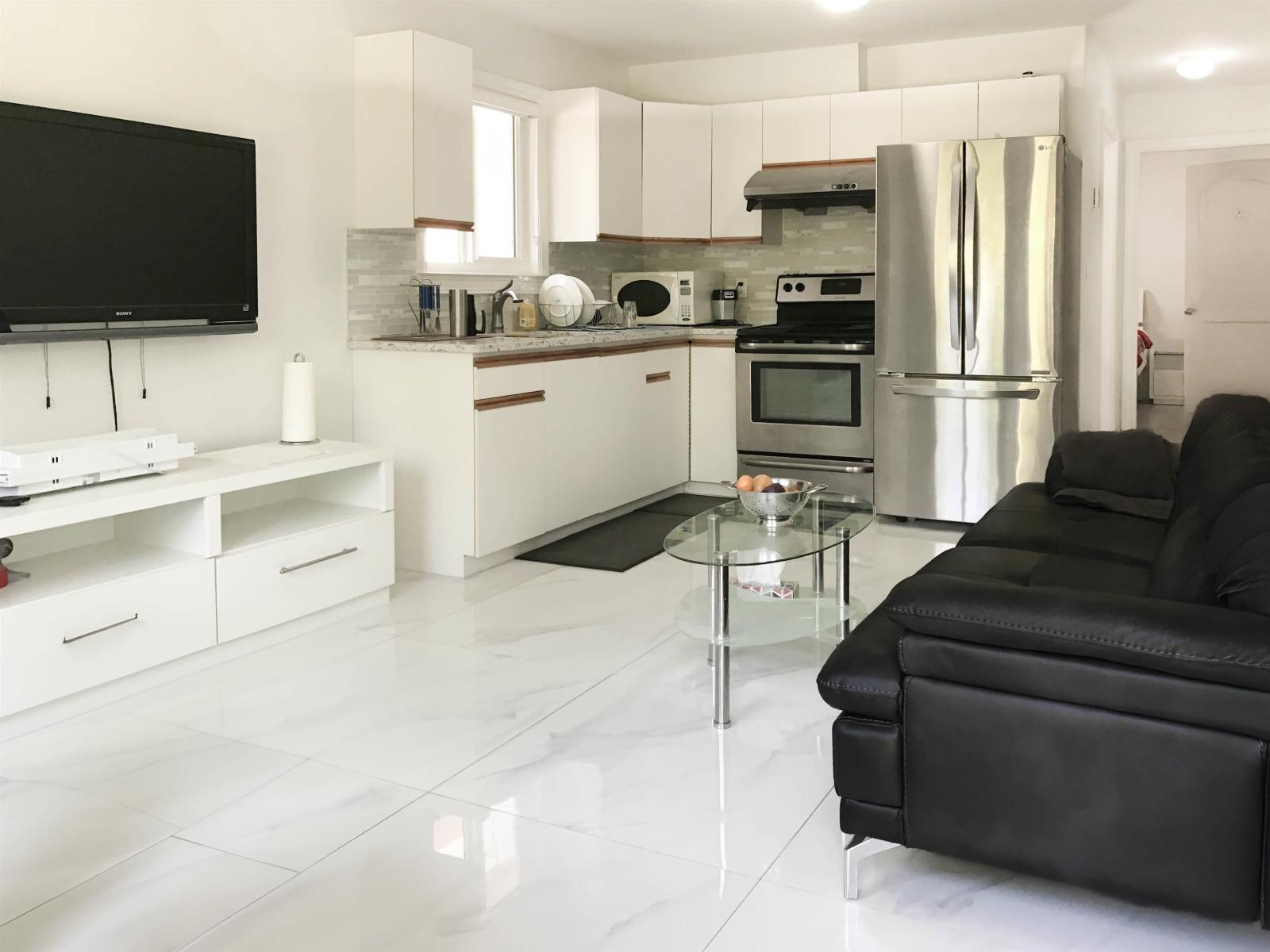 1388 LEE STREET, White Rock