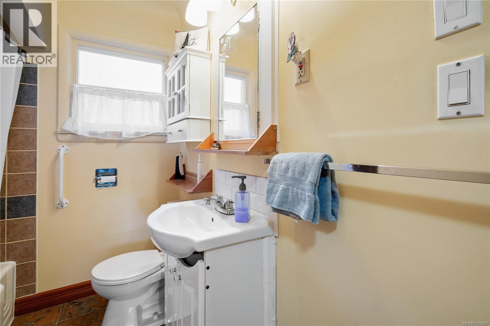 4029 Carey Rd, Saanich