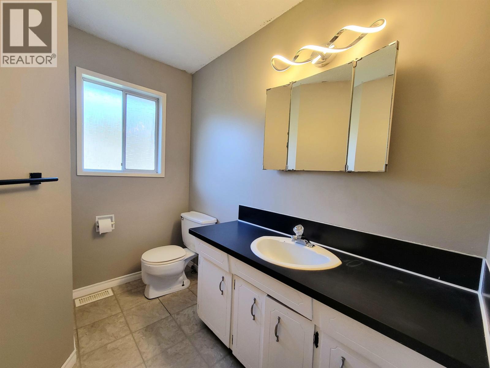 38295 CHESTNUT AVENUE, Squamish