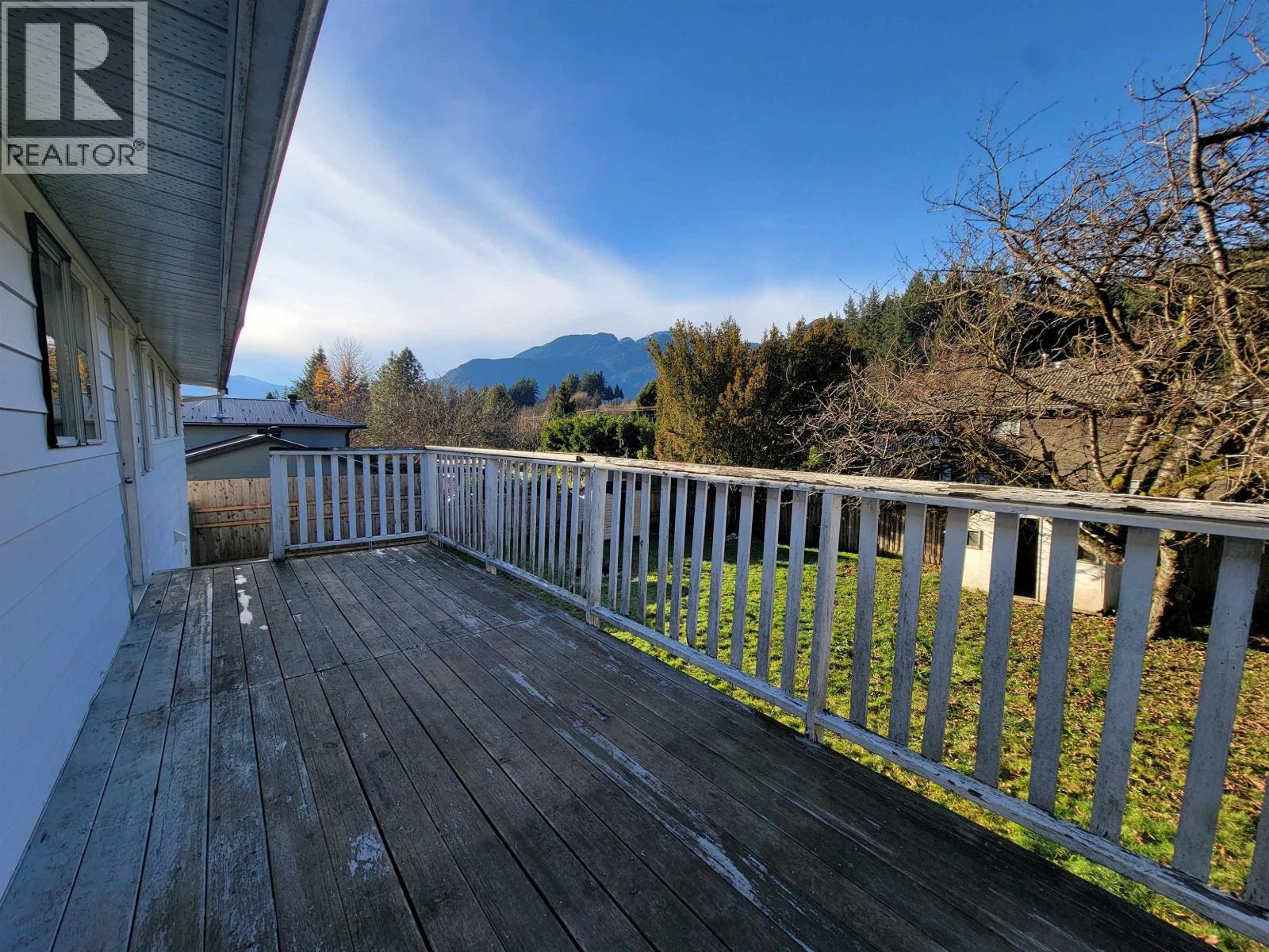 38295 CHESTNUT AVENUE, Squamish