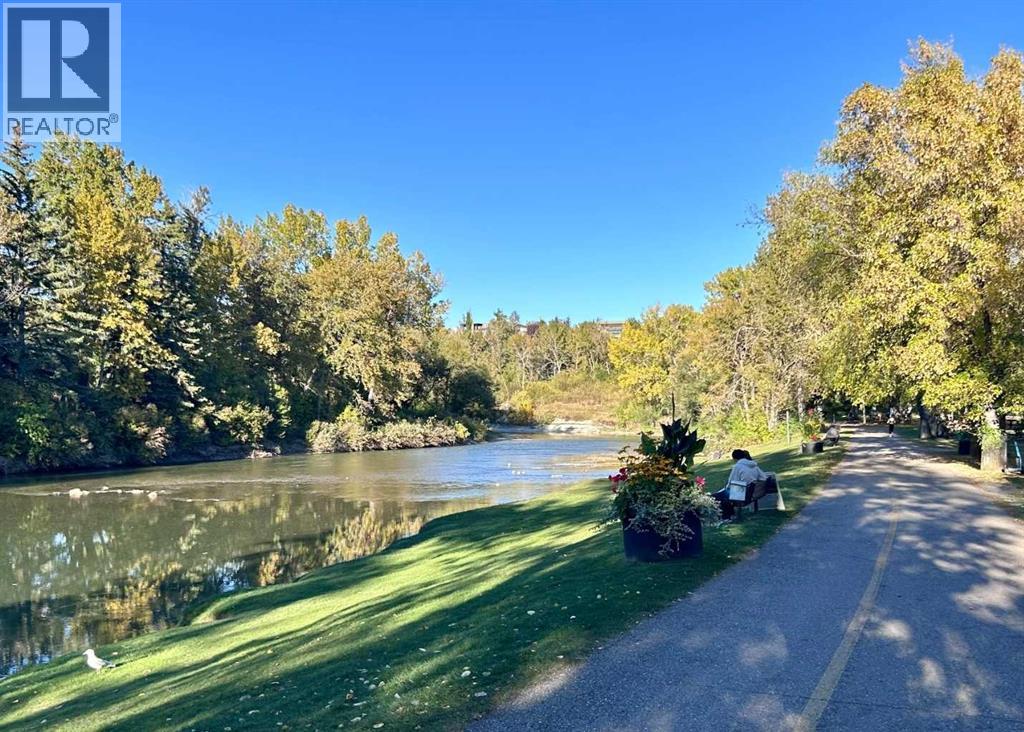 Single Family House for Sale in    Avenue SW Windsor Park Calgary 