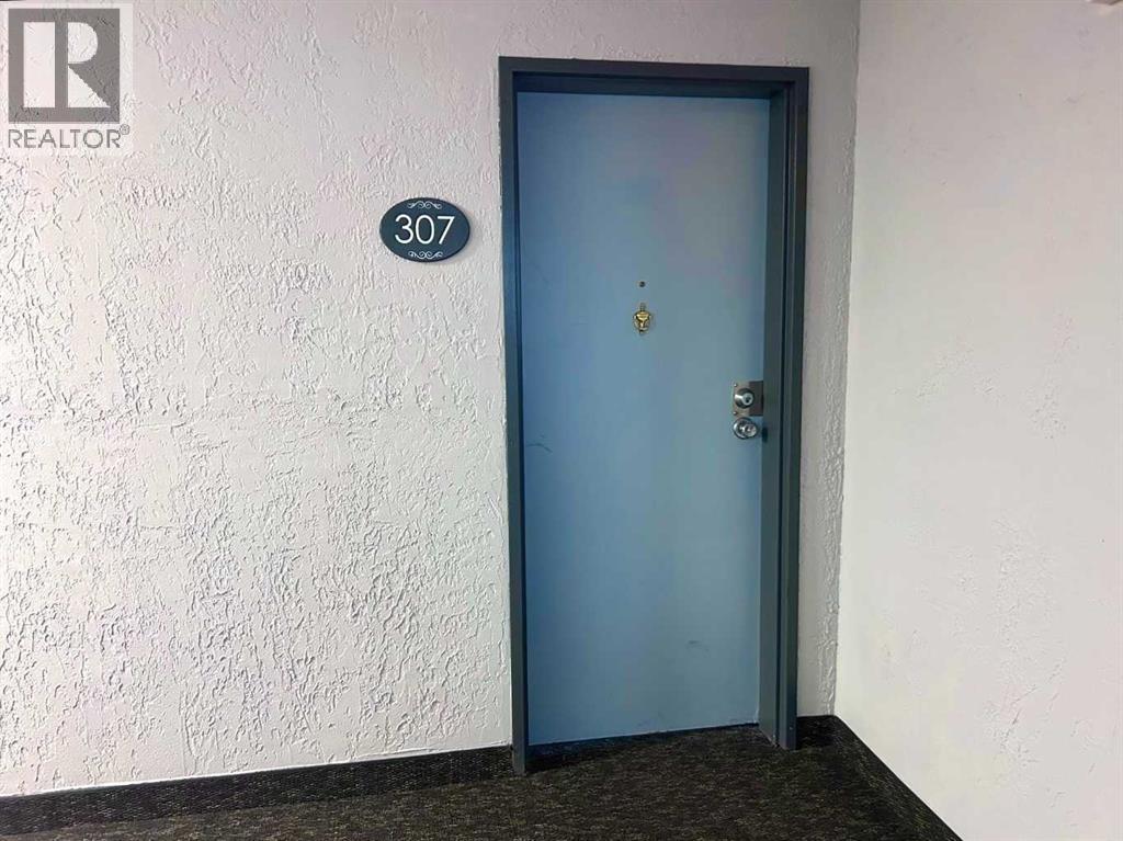 Single Family House for Sale in    Avenue SW Windsor Park Calgary 