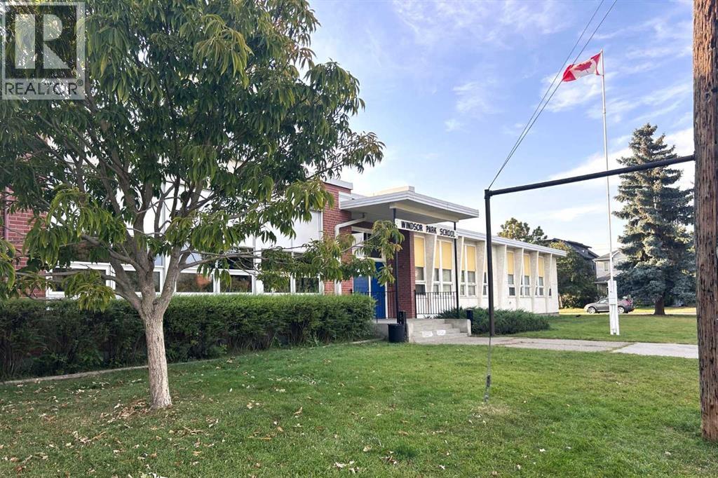 Single Family House for Sale in    Avenue SW Windsor Park Calgary 