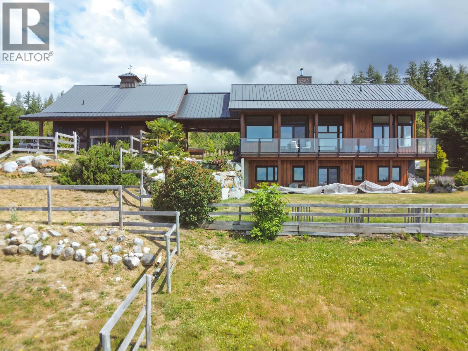 2247 PIXTON ROAD, Roberts Creek