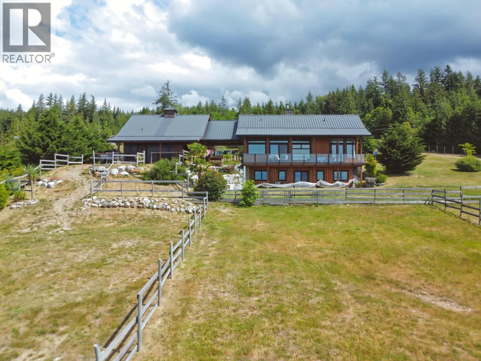 2247 PIXTON ROAD, Roberts Creek