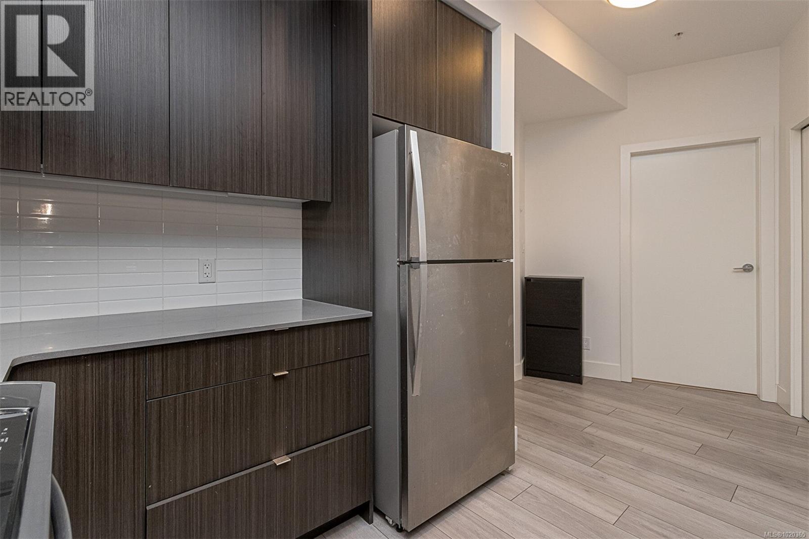 210 991 McKenzie Avenue, Saanich