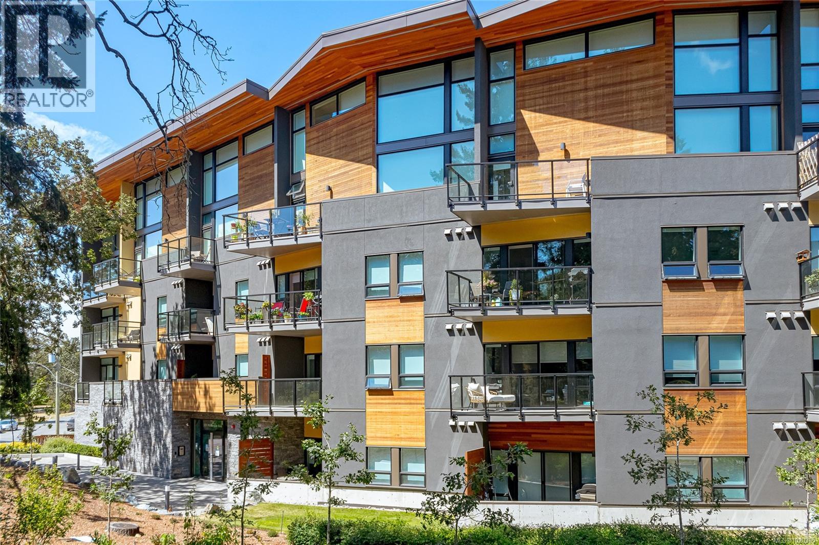 210 991 McKenzie Avenue, Saanich