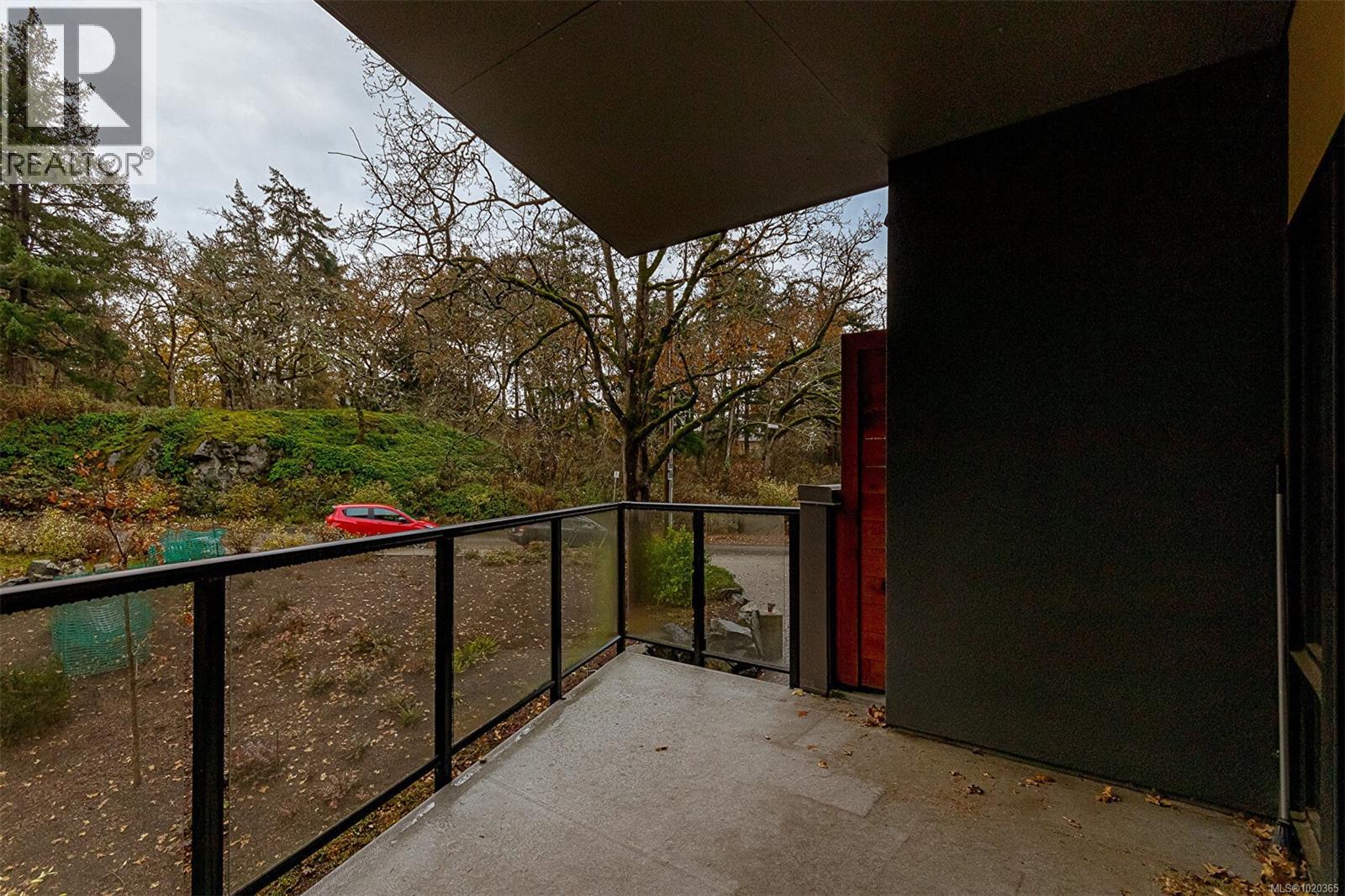 210 991 McKenzie Avenue, Saanich