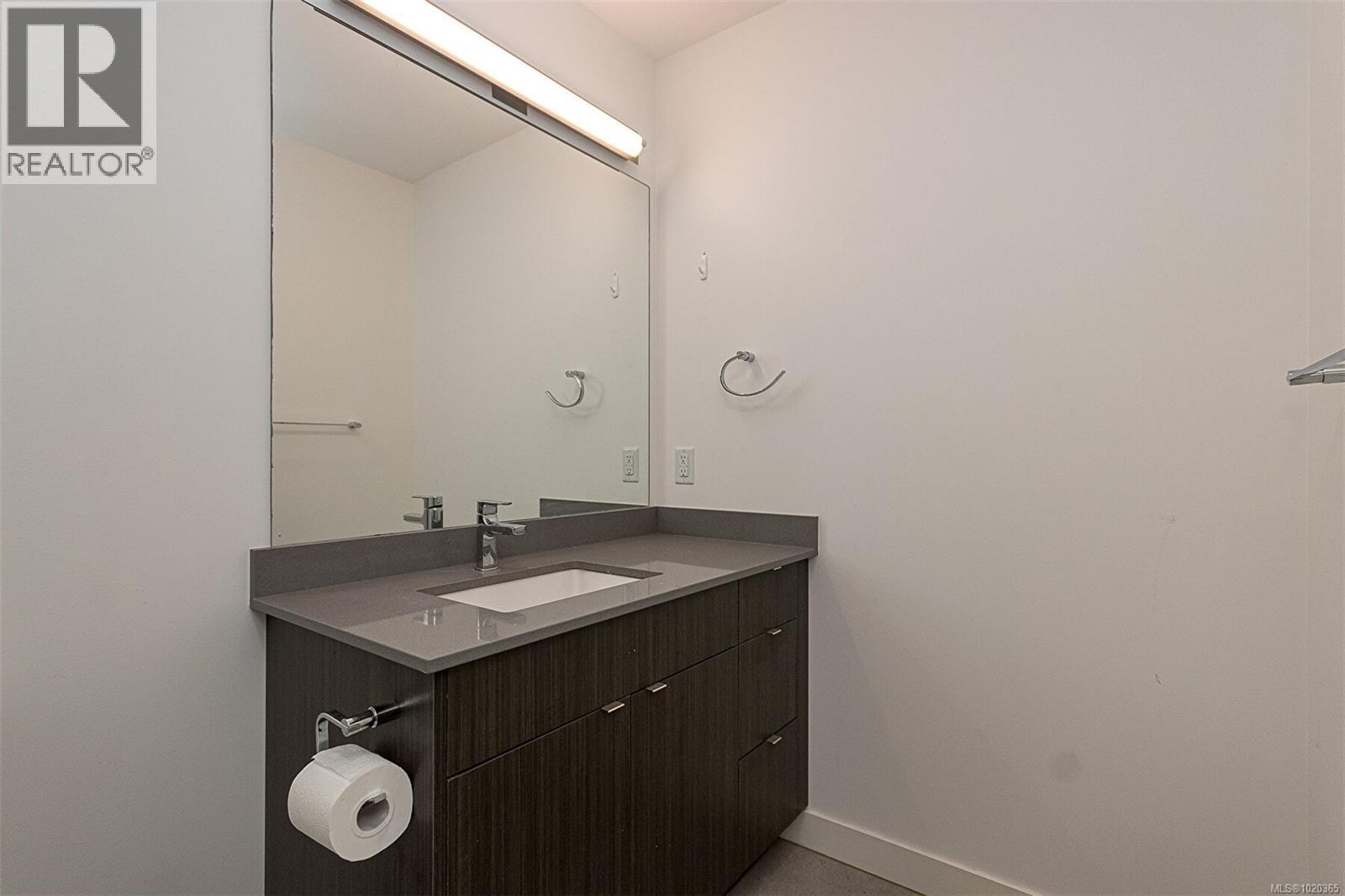 210 991 McKenzie Avenue, Saanich