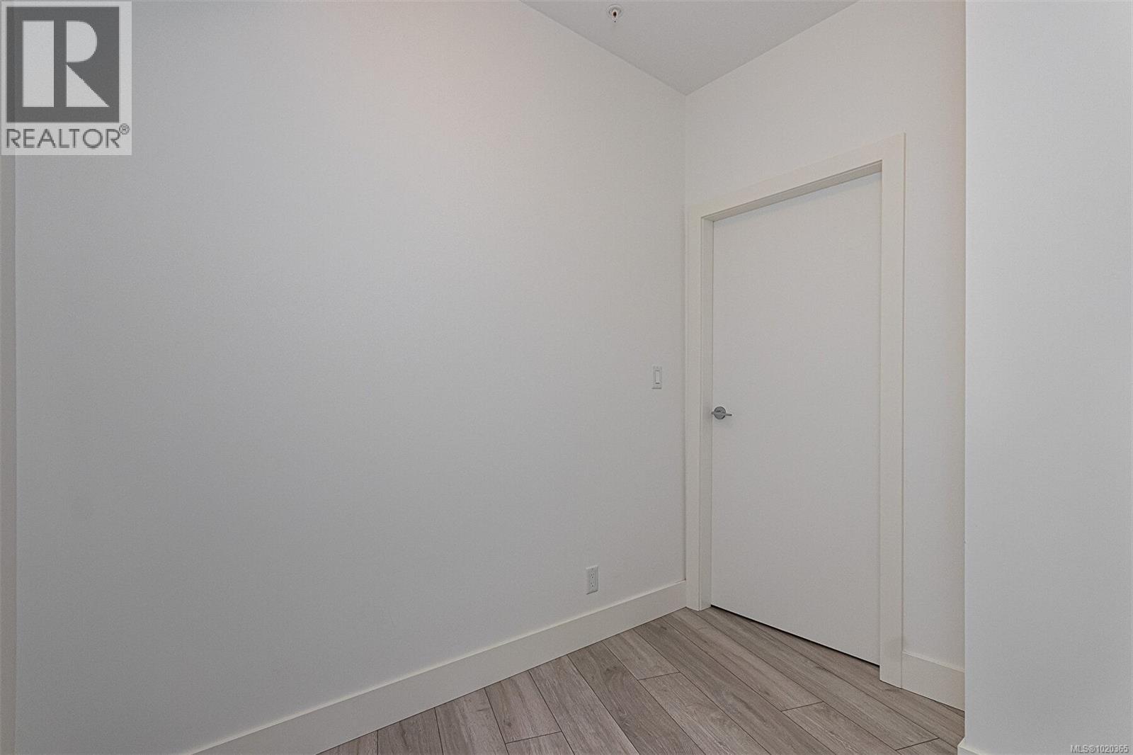 210 991 McKenzie Avenue, Saanich