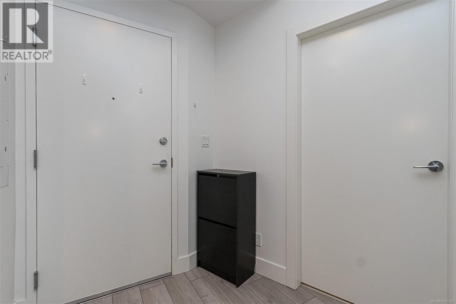 210 991 McKenzie Avenue, Saanich