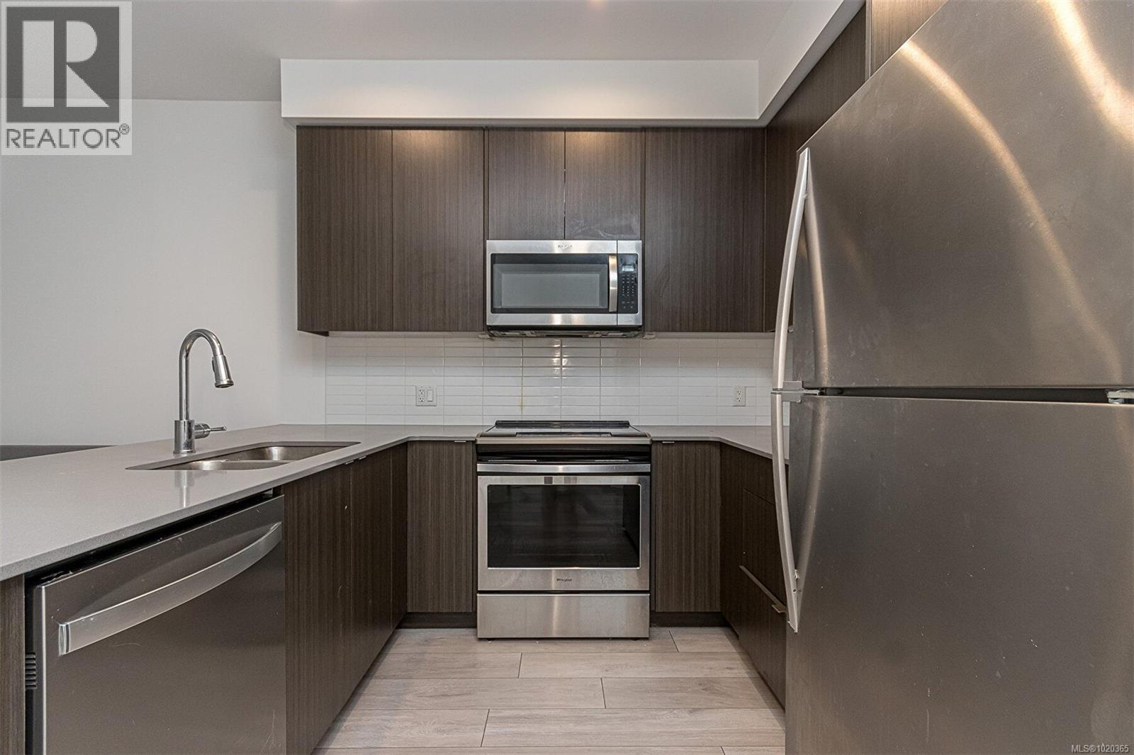 210 991 McKenzie Avenue, Saanich