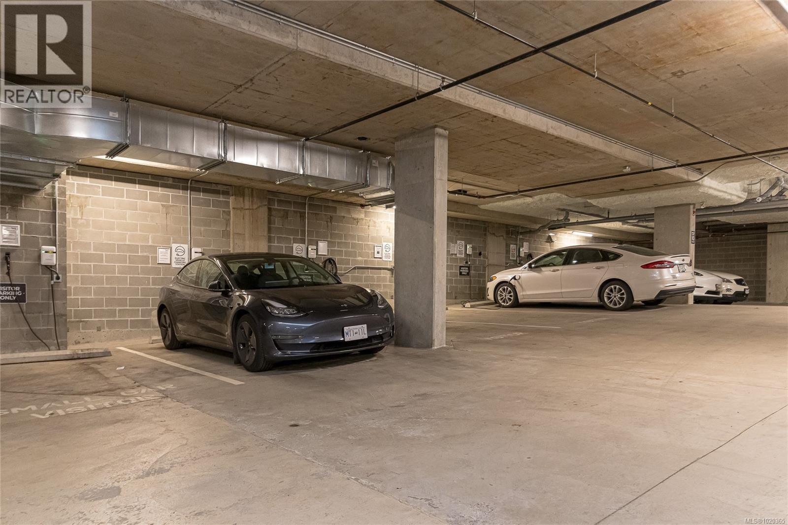 210 991 McKenzie Avenue, Saanich