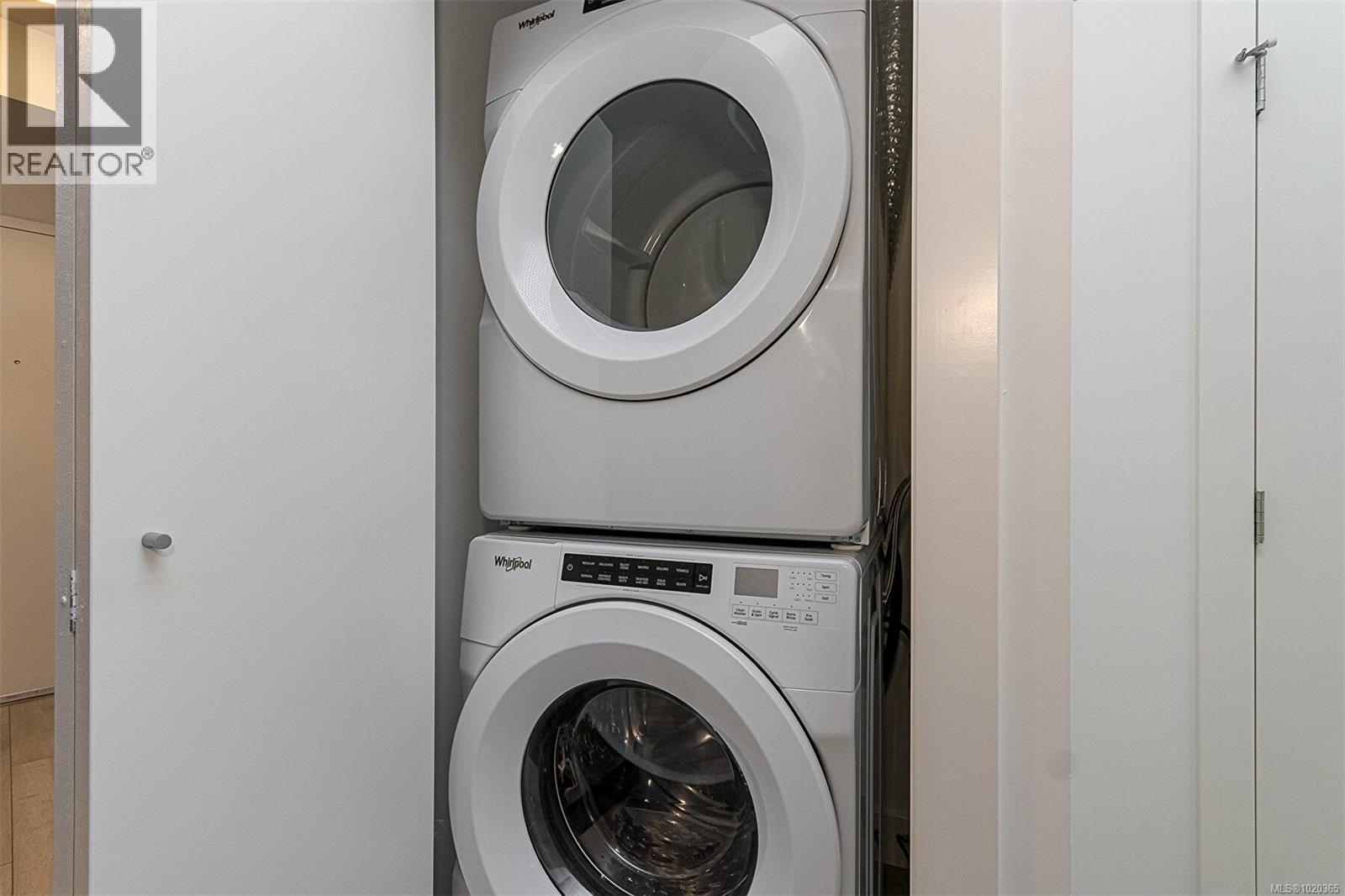 210 991 McKenzie Avenue, Saanich