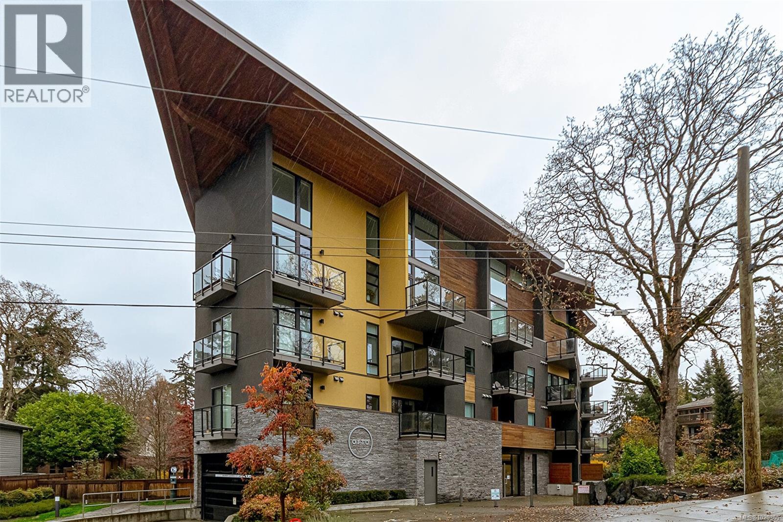 210 991 McKenzie Avenue, Saanich