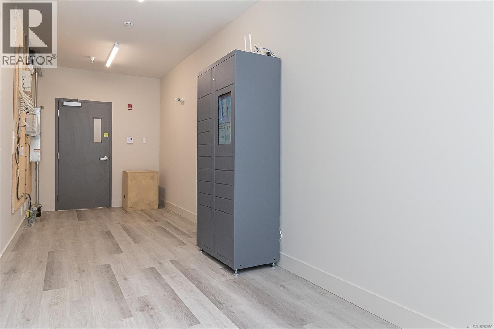 210 991 McKenzie Avenue, Saanich