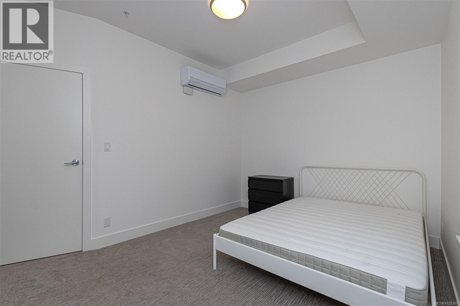 210 991 McKenzie Avenue, Saanich