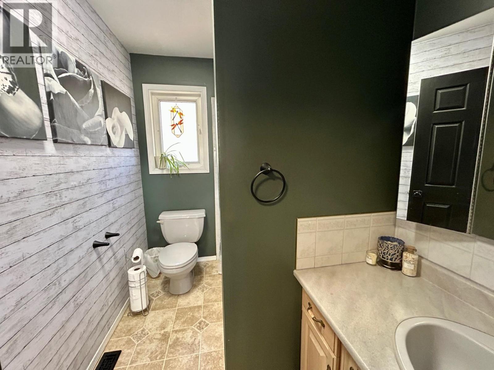 5604 MINNAKER CRESCENT, Fort Nelson