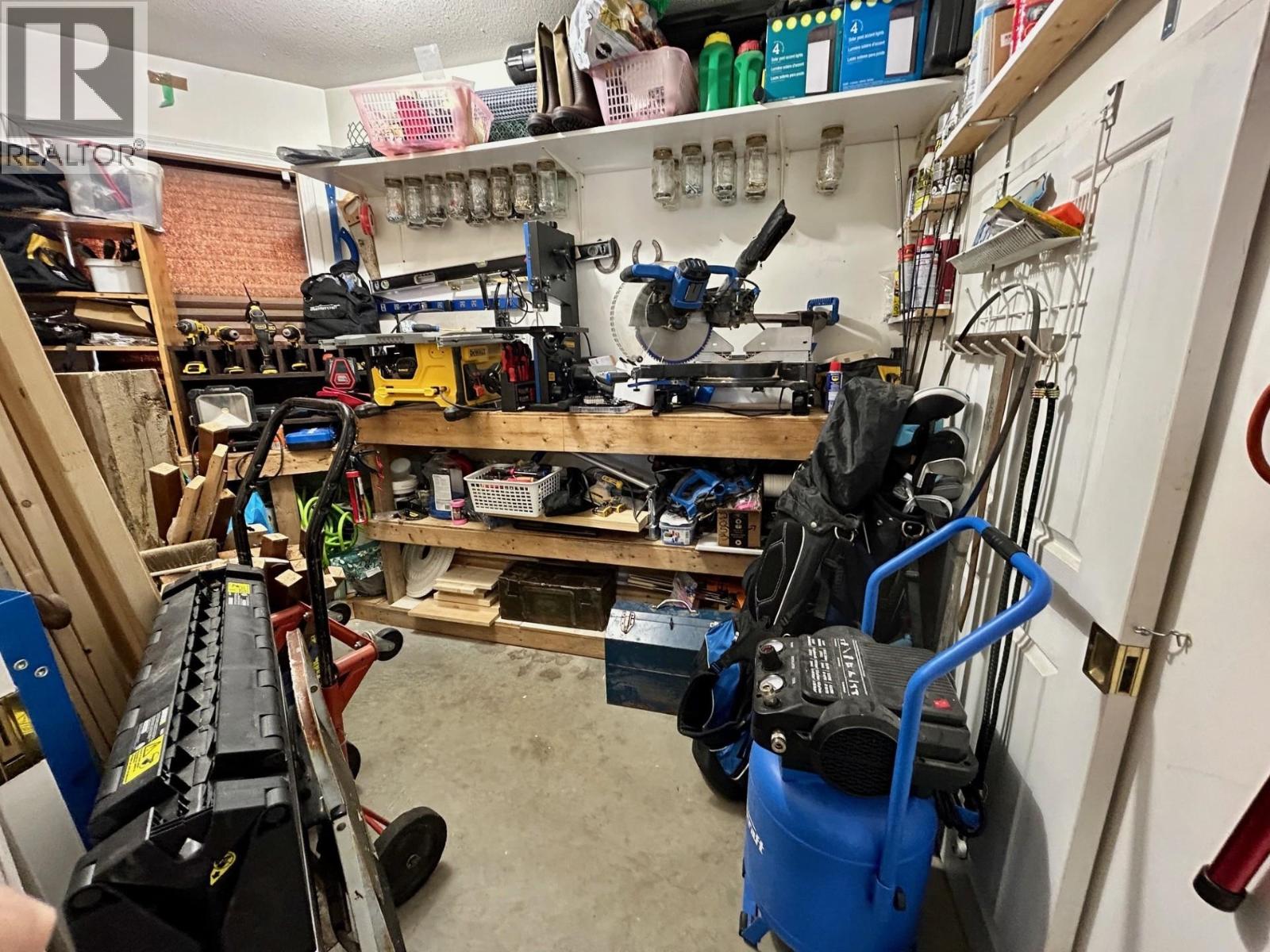 5604 MINNAKER CRESCENT, Fort Nelson