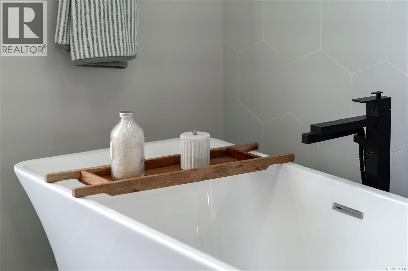 2210 Archer Gate, Langford