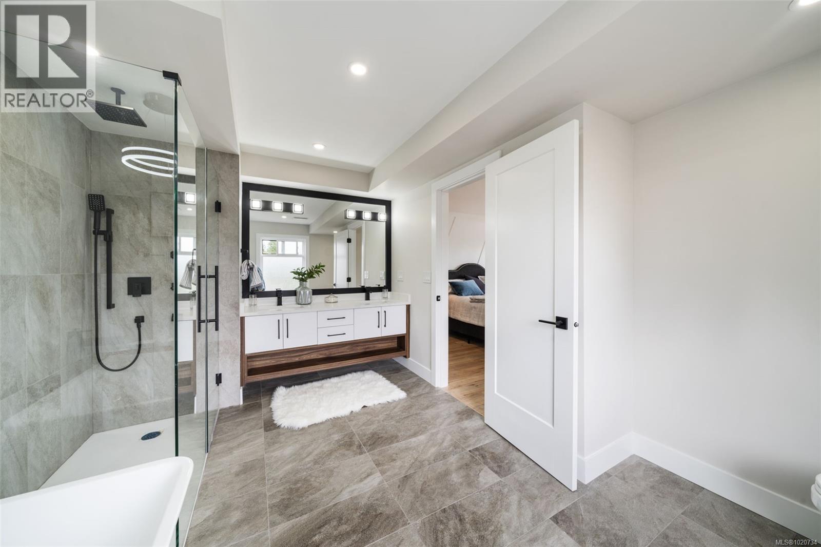 2210 Archer Gate, Langford