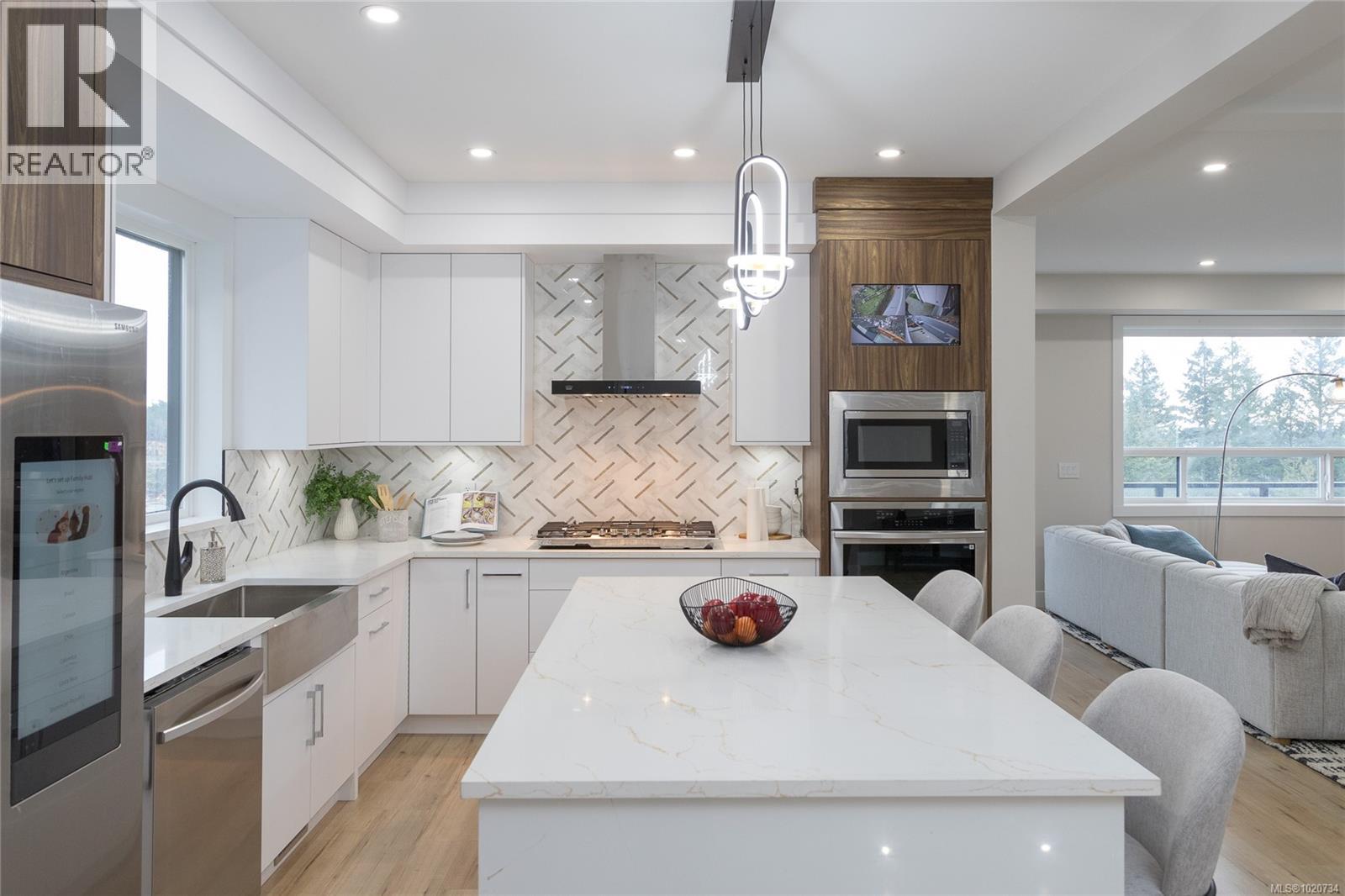 2210 Archer Gate, Langford