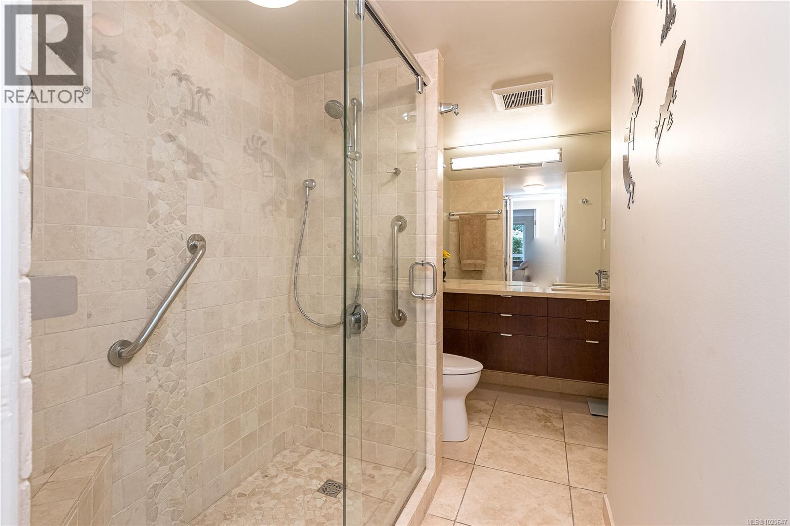 105 1375 Newport Avenue, Oak Bay