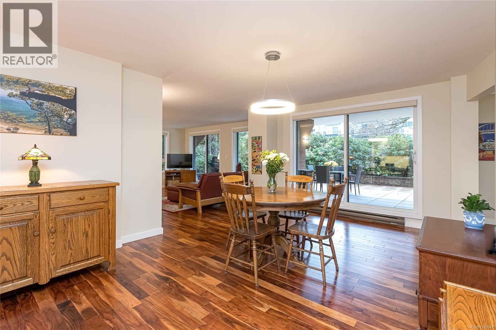 105 1375 Newport Avenue, Oak Bay