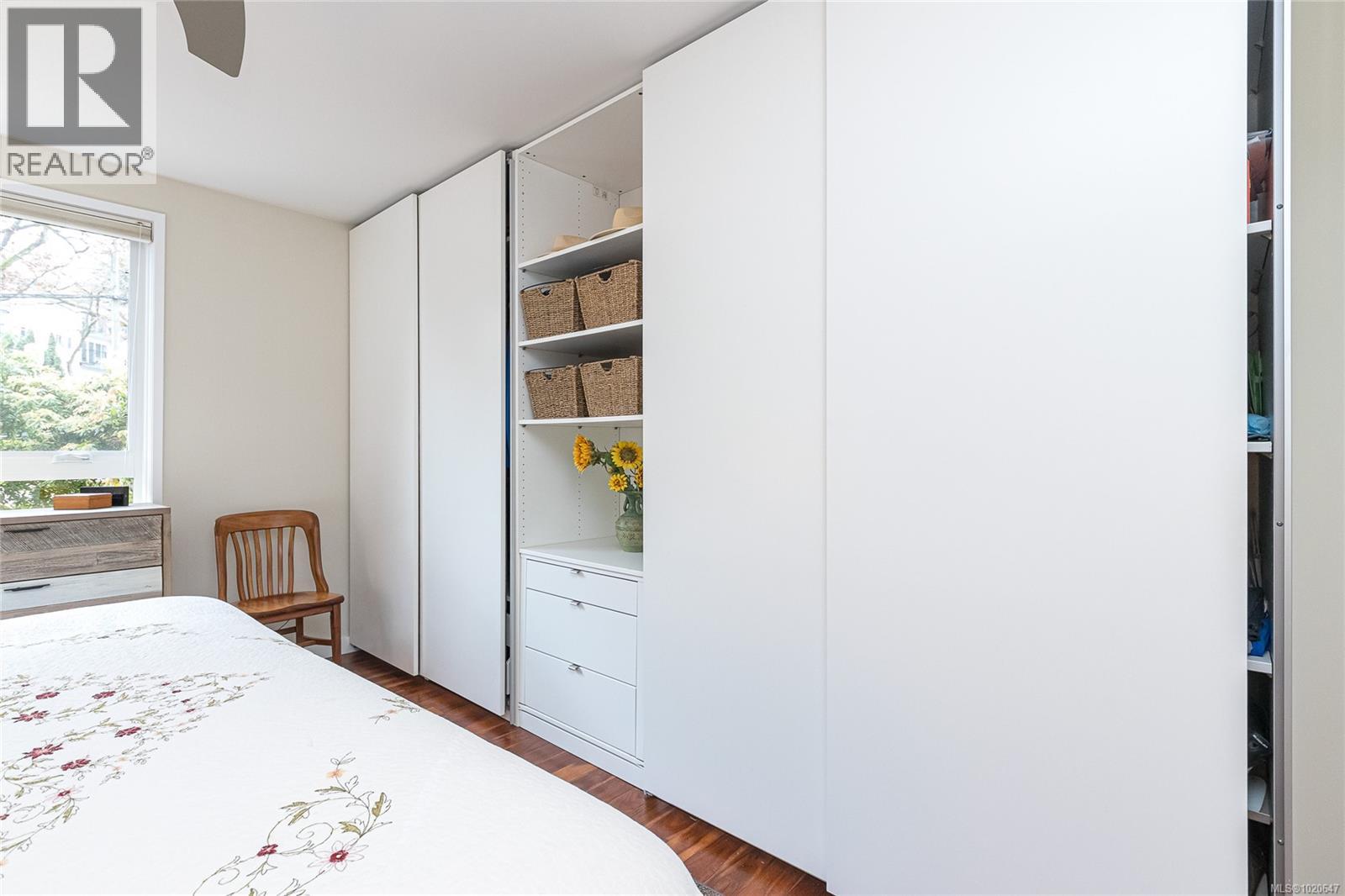 105 1375 Newport Avenue, Oak Bay