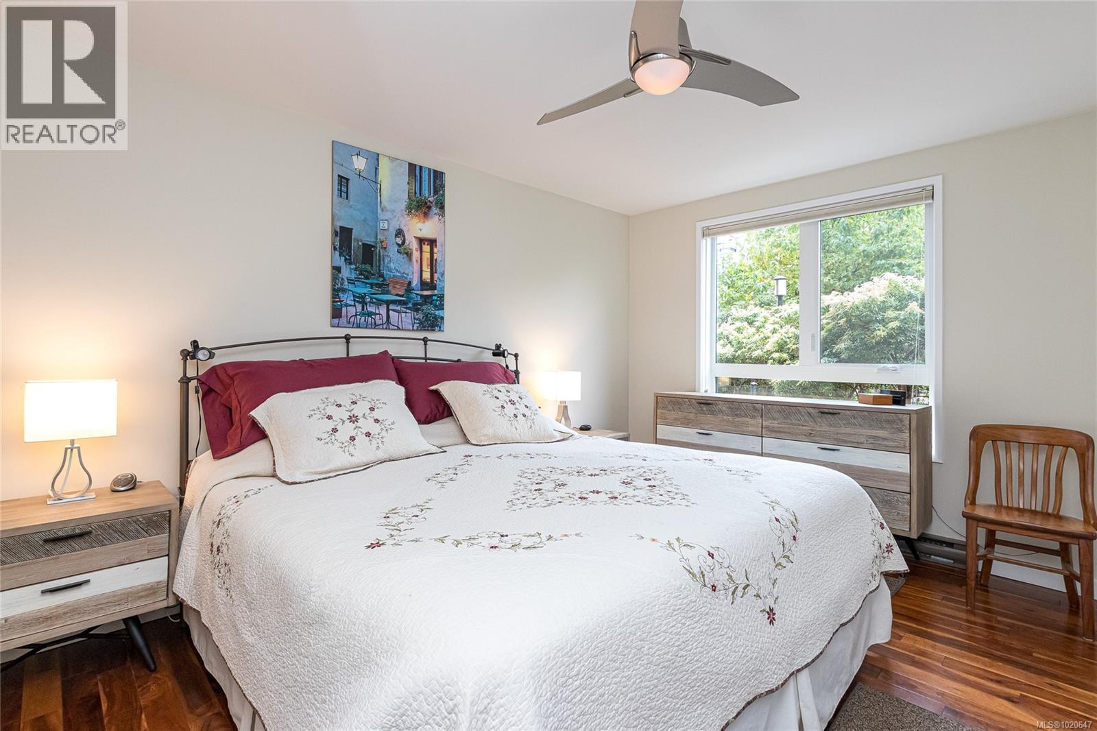 105 1375 Newport Avenue, Oak Bay