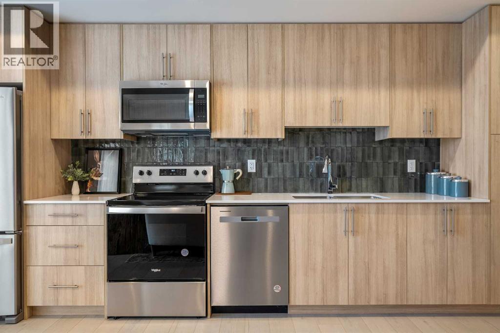 *Please note that photos are of a showhome - interior color, finishes and upgrades may differ