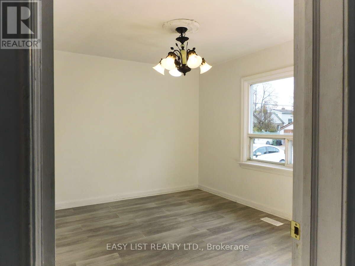 Single Family House Raised bungalow for Sale in  ARDELL AVENUE Toronto (Oakridge) 