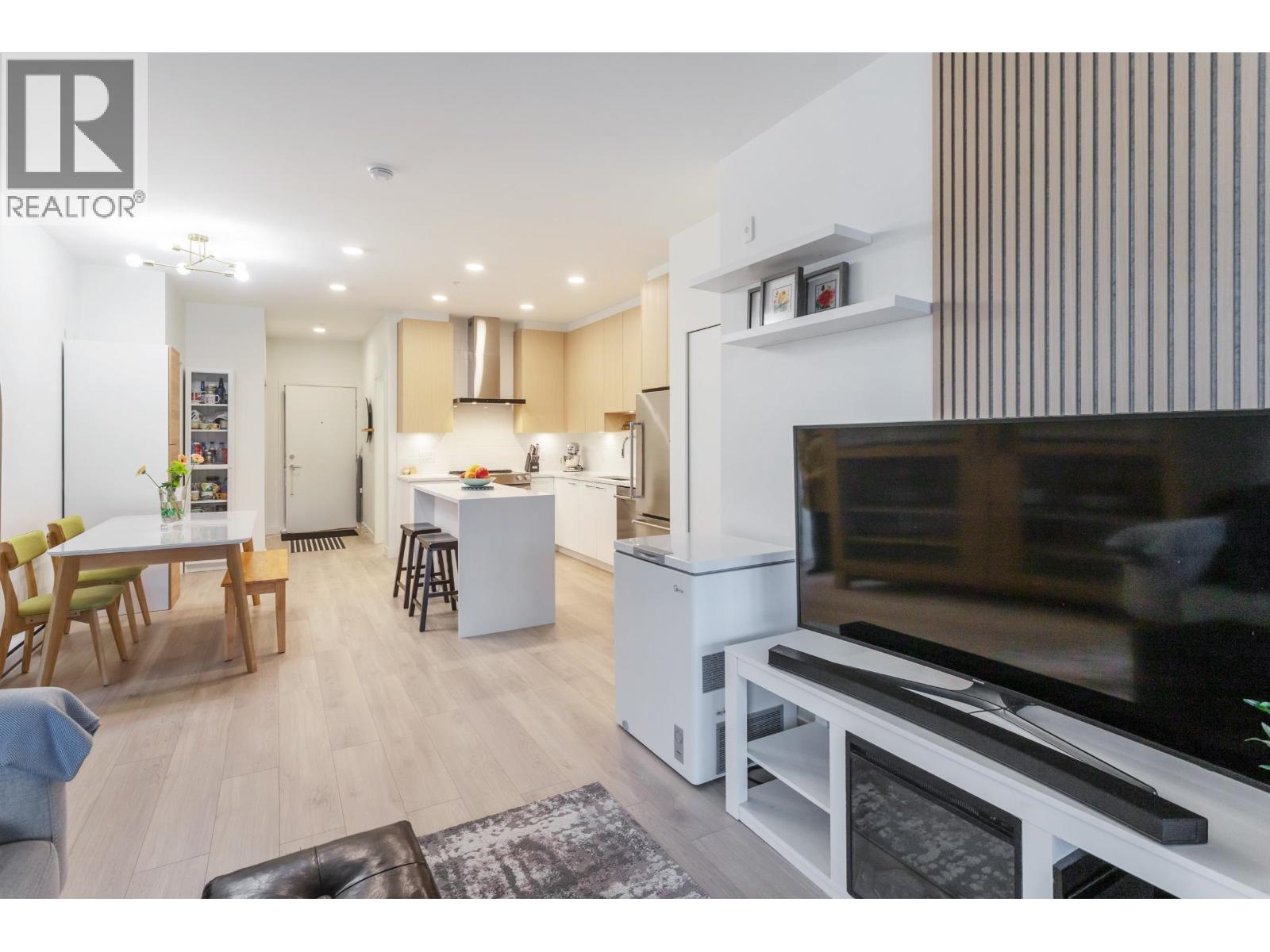 306 7588 16TH STREET, Burnaby