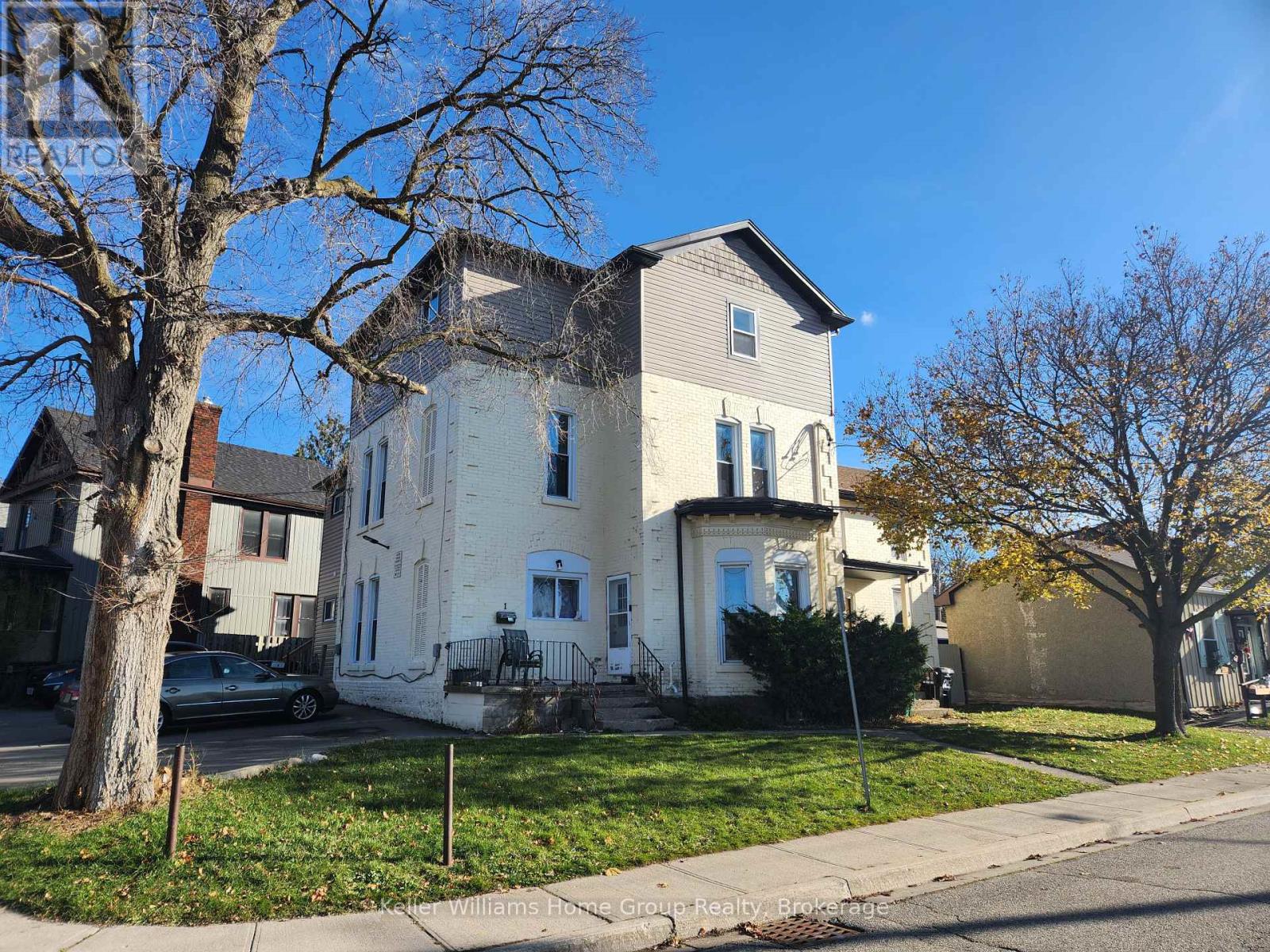 125 WELLINGTON STREET S - 1