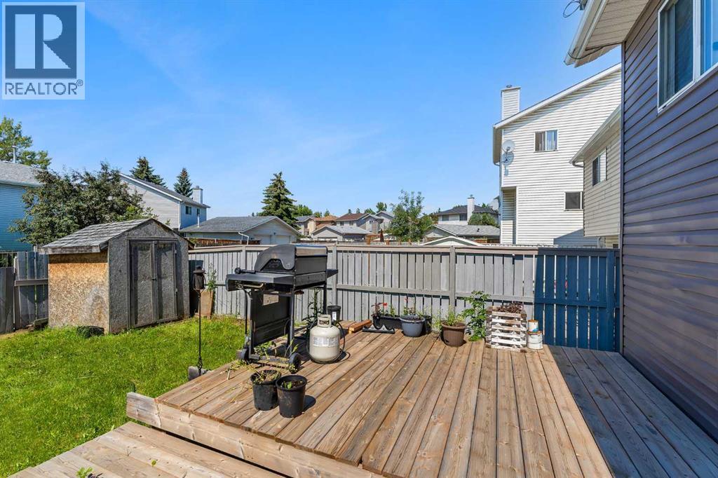 Single Family House 3 Level for Sale in  Erin Green Way SE Erin Woods Calgary 