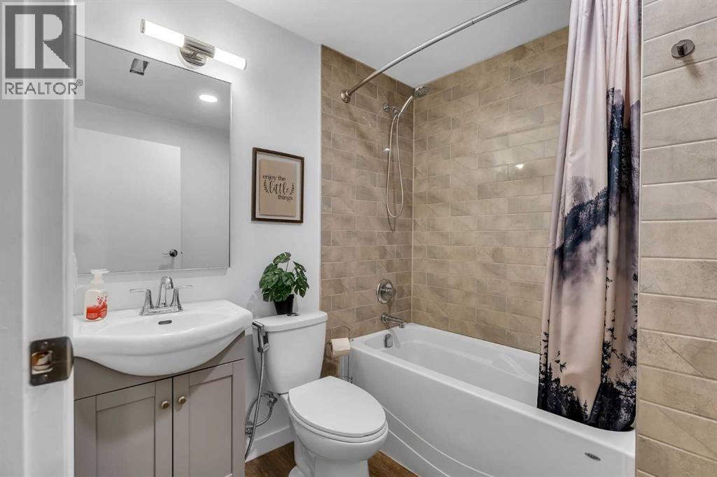 Single Family House 3 Level for Sale in  Erin Green Way SE Erin Woods Calgary 