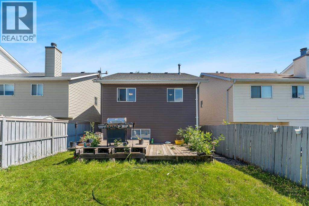 Single Family House 3 Level for Sale in  Erin Green Way SE Erin Woods Calgary 