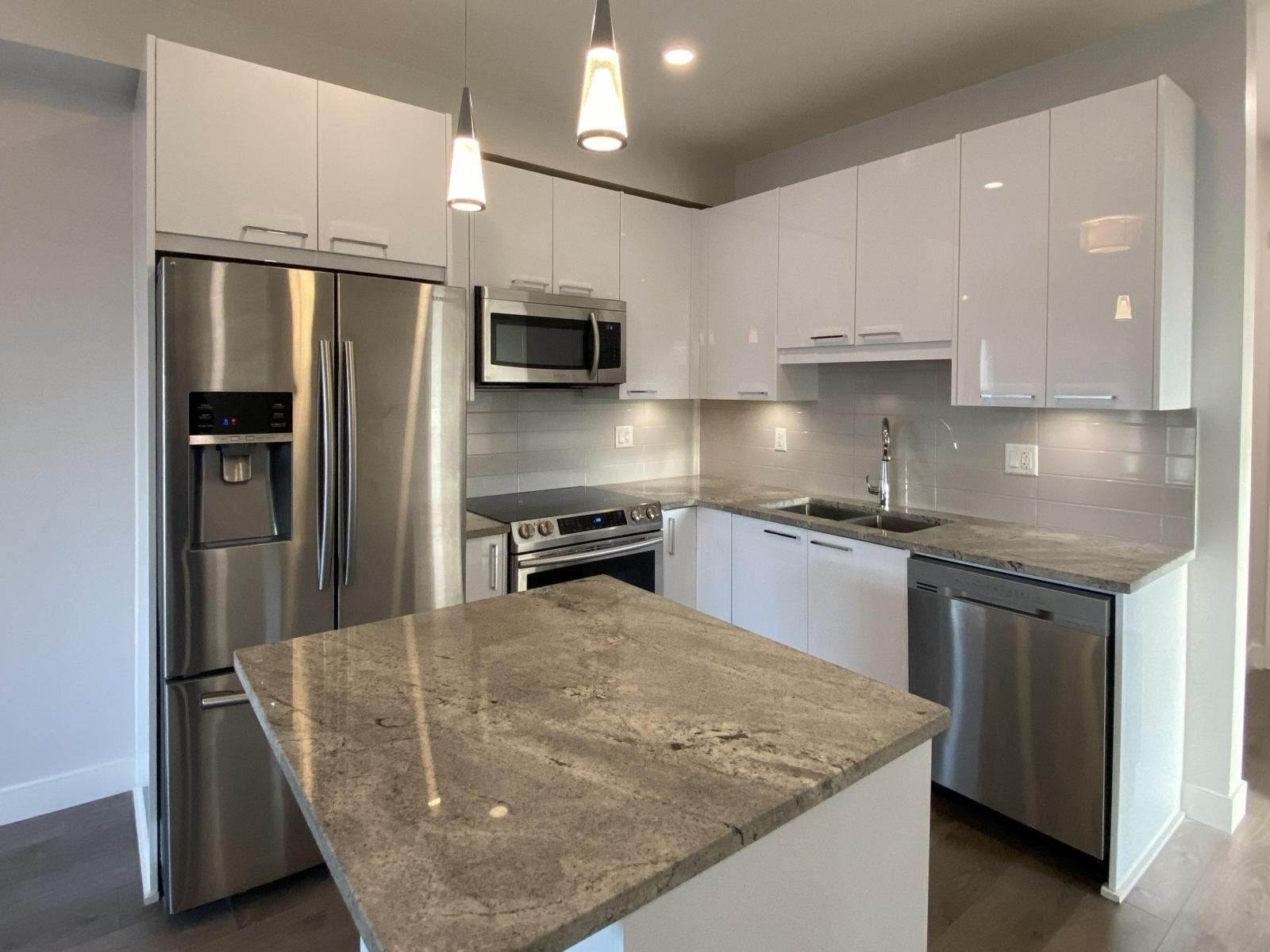 212 20686 EASTLEIGH CRESCENT, Langley