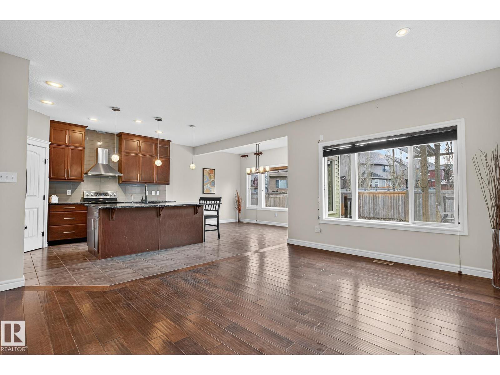 7915 18 Ave SW SW, Edmonton