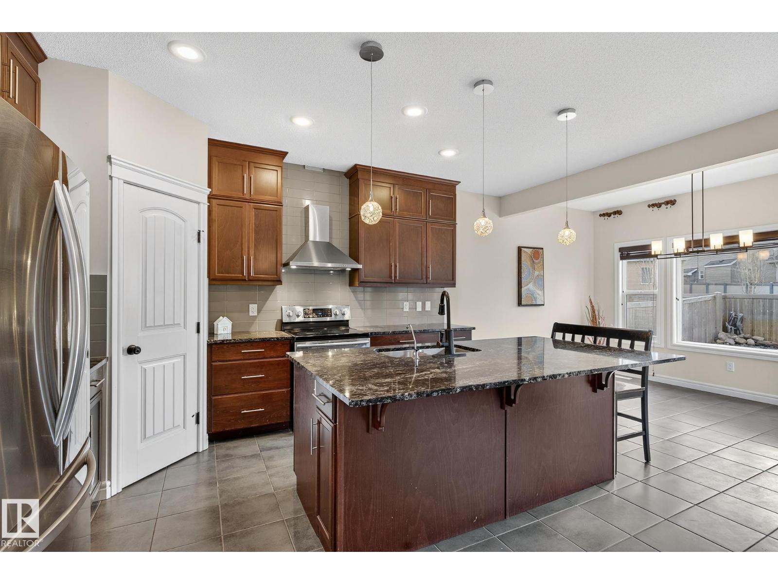 7915 18 Ave SW SW, Edmonton