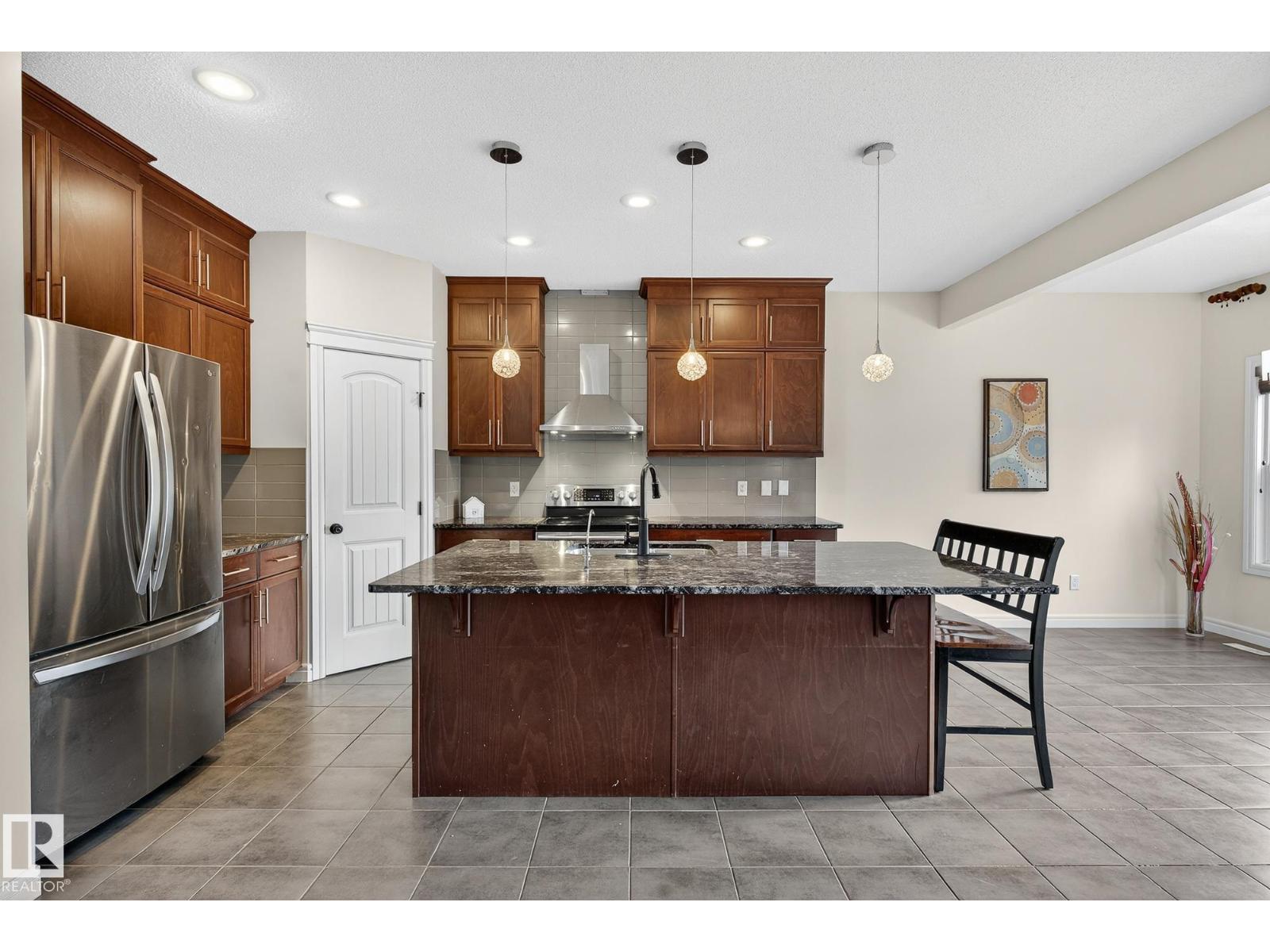 7915 18 Ave SW SW, Edmonton