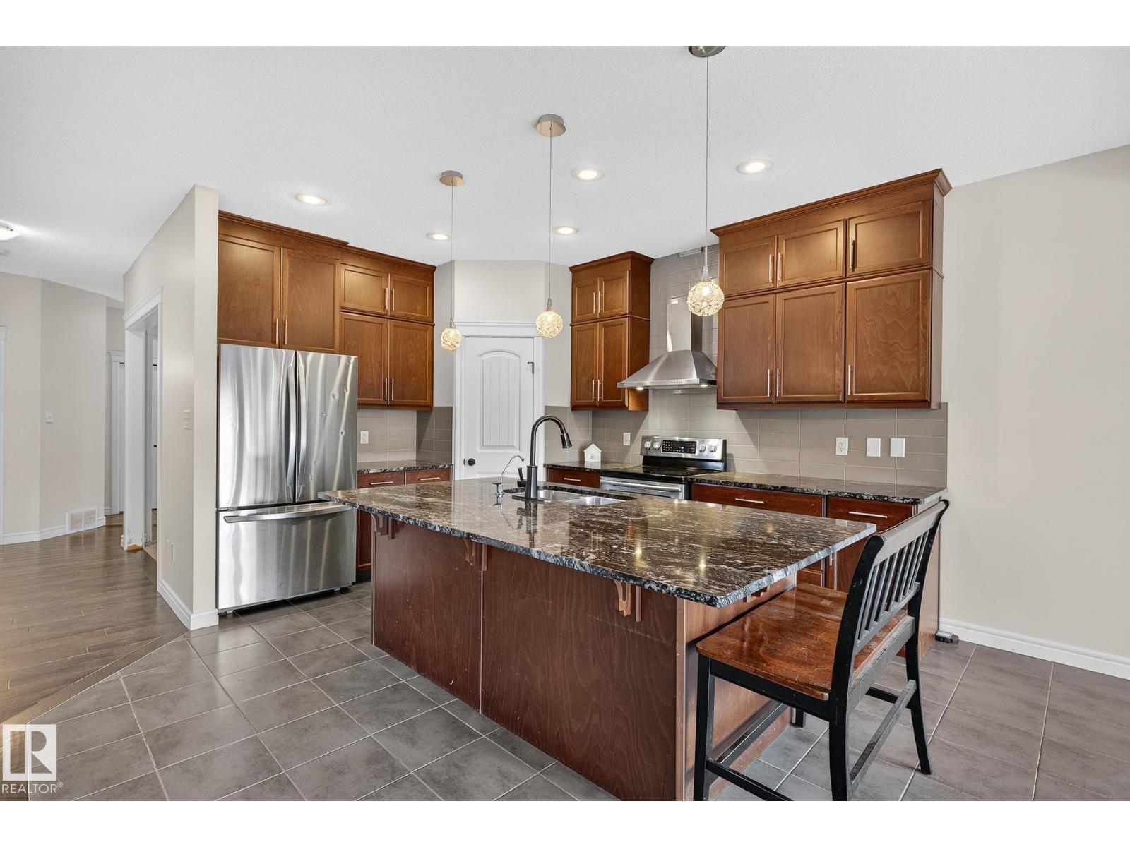 7915 18 Ave SW SW, Edmonton