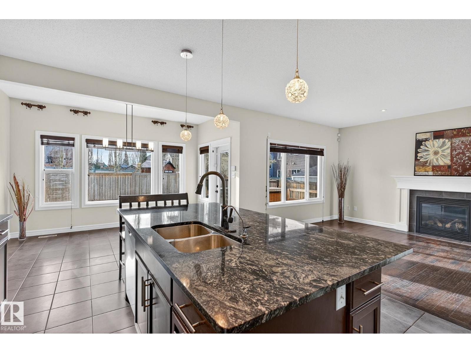 7915 18 Ave SW SW, Edmonton